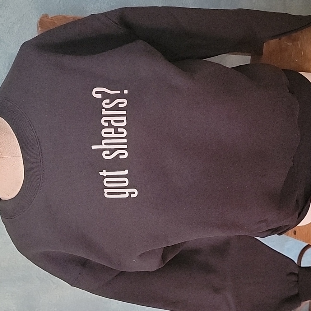 Black long sleeved sweatshirt "got shears??